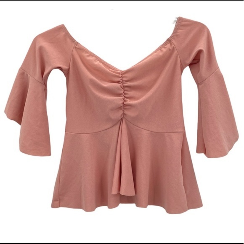 BOOHOO OFF THE SHOULDER RUFFLE ROSE CROP TOP.